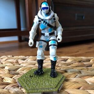 Fortnite snowsuit figure